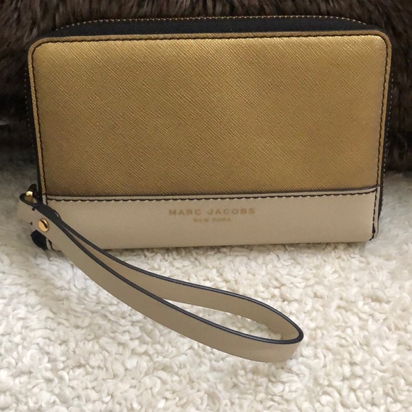 NWOT Marc Jacobs leather zip Wristlet/iPhone - Picture 8 of 8